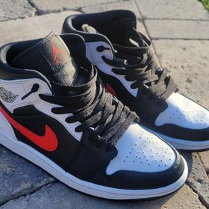 Black chile red Jordan 1 mid size 8 for men